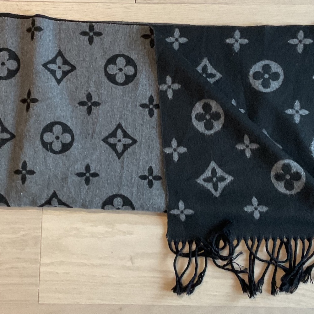 Fall/winter reversible scarf, muffler, shawl with Vuitton details